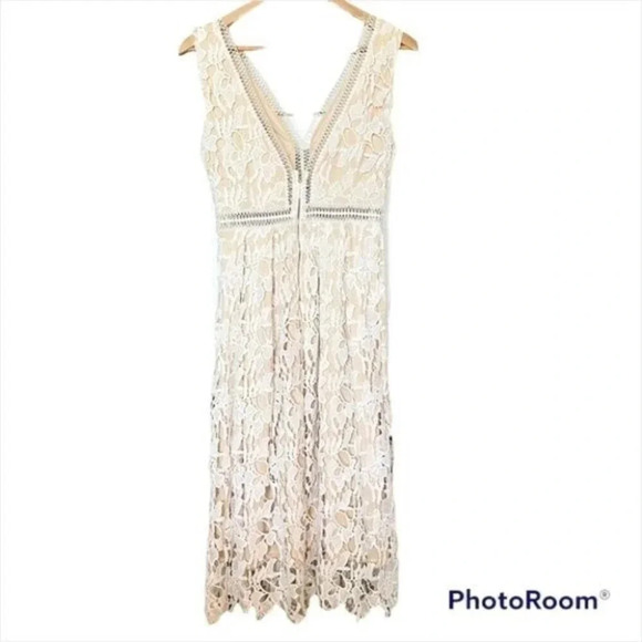 Romeo + Juliet Couture Double V Neck Midi Dress - Picture 6 of 14